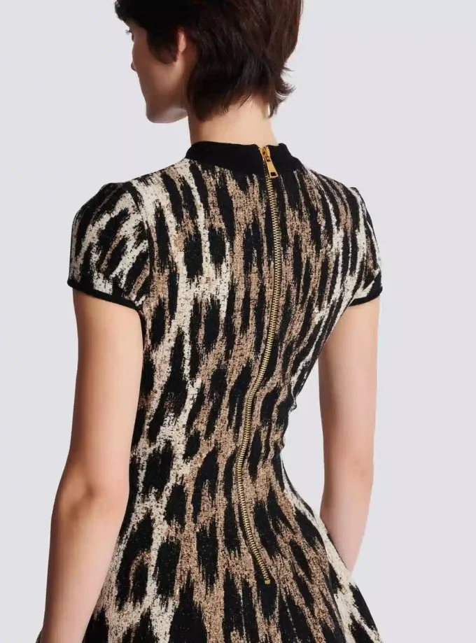 A-linjeformad jacquardklänning med leopardmönster