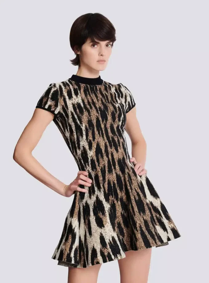 A-linjeformad jacquardklänning med leopardmönster