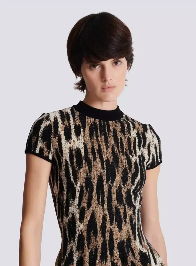A-linjeformad jacquardklänning med leopardmönster