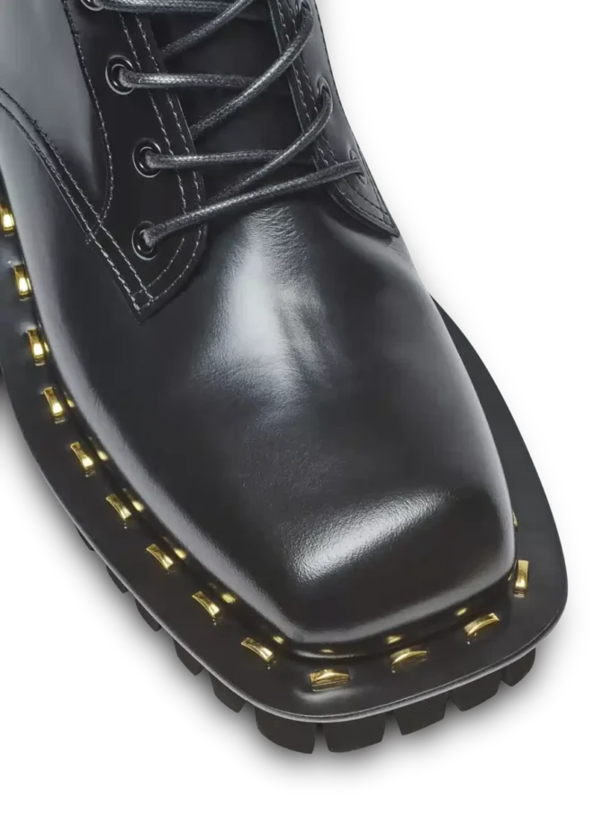 Arméboots i glansigt läder