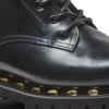 Arméboots i glansigt läder