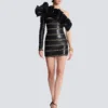 Asymmetrisk bodycon-klänning i läder med kedjor Asymmetrisk bodycon-klänning i läder med kedjor