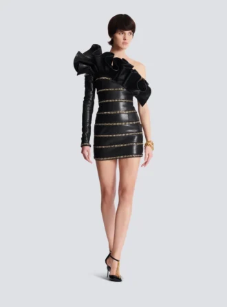 Asymmetrisk bodycon-klänning i läder med kedjor