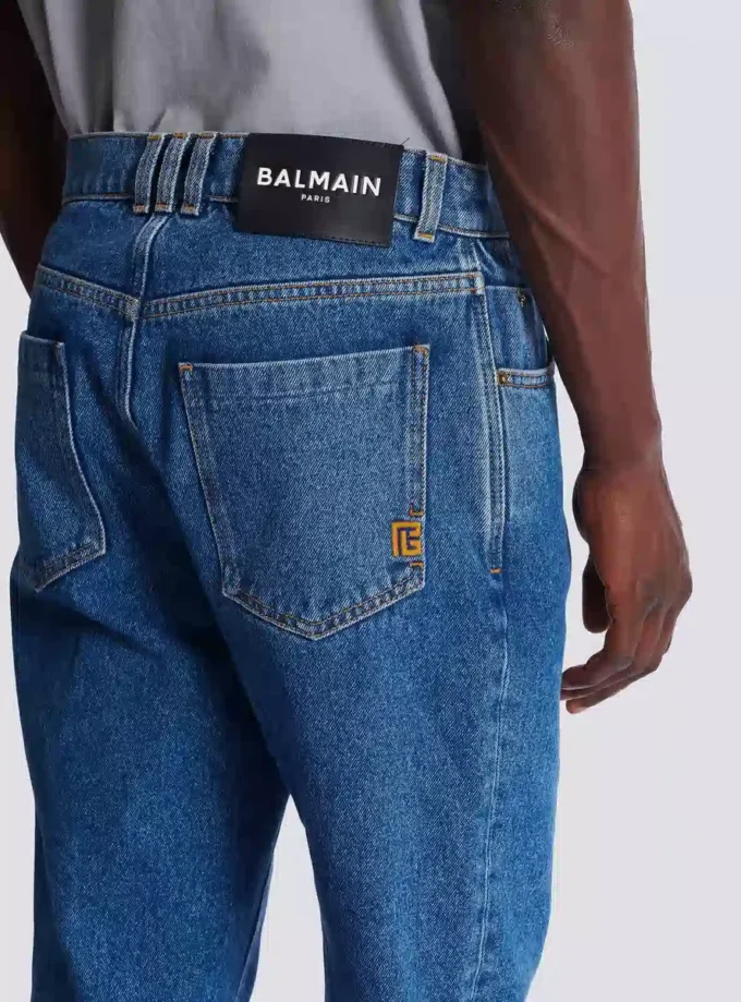 Blå jeans i rak modell Blå jeans i rak modell