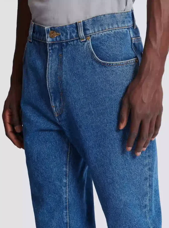 Blå jeans i rak modell Blå jeans i rak modell