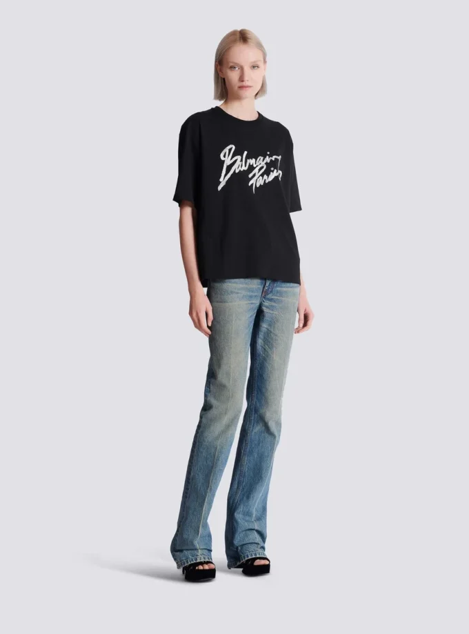 Boxig T-shirt med Balmain Paris Brush-tryck Boxig T-shirt med Balmain Paris Brush-tryck