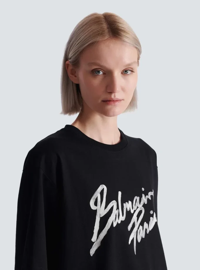 Boxig T-shirt med Balmain Paris Brush-tryck Boxig T-shirt med Balmain Paris Brush-tryck