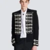 Crepe spencer-jacka med broderad frogging Crepe spencer-jacka med broderad frogging