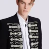 Crepe spencer-jacka med broderad frogging Crepe spencer-jacka med broderad frogging