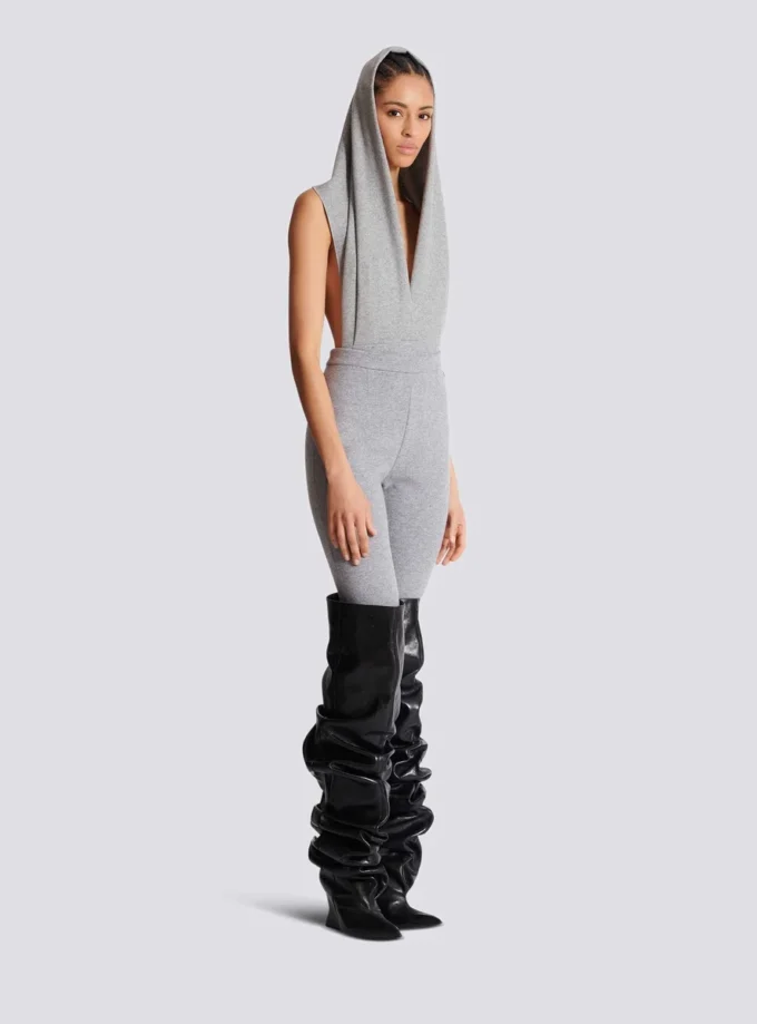 Drapad bodysuit med huva