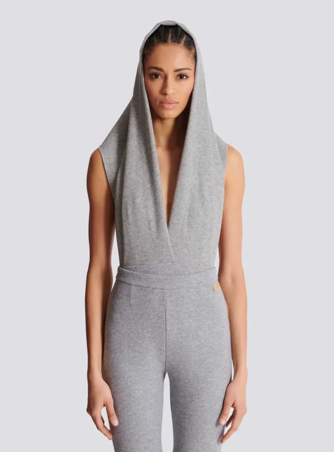Drapad bodysuit med huva