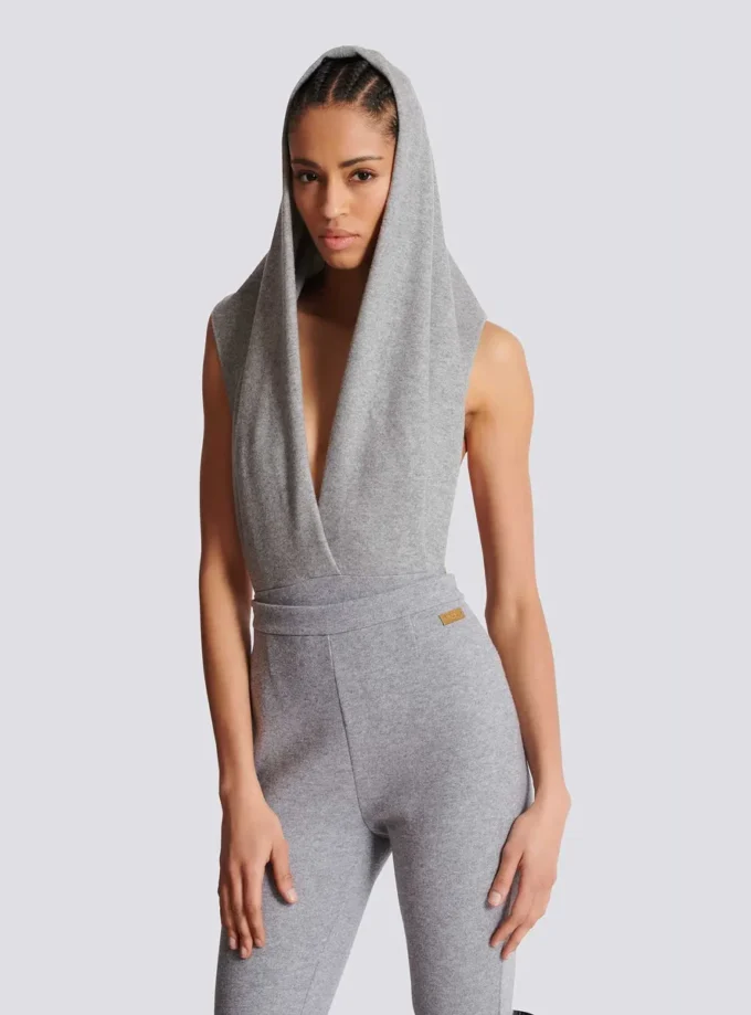 Drapad bodysuit med huva