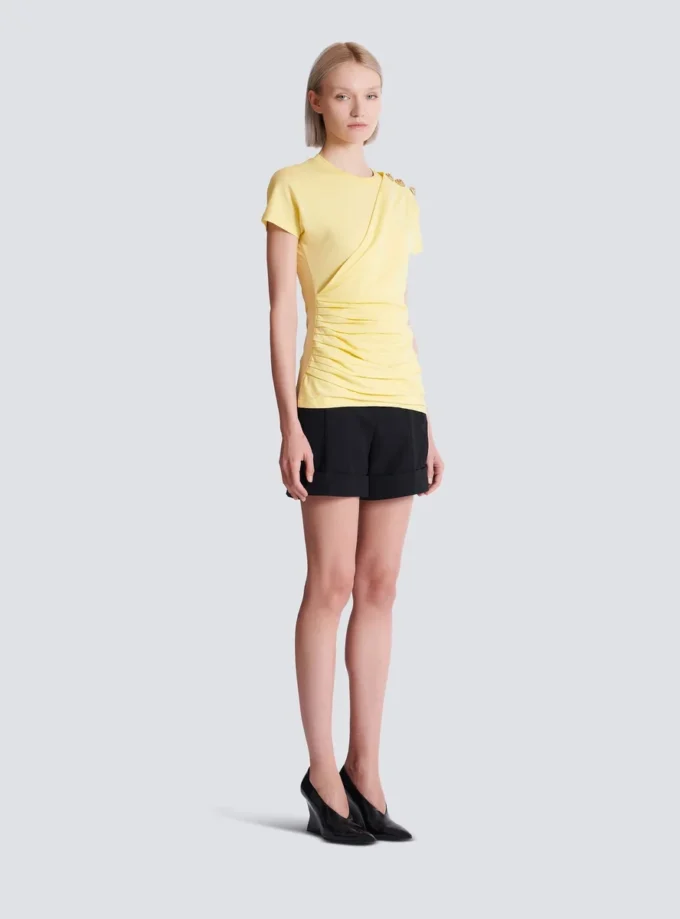 Drapierad T-shirt med knappar