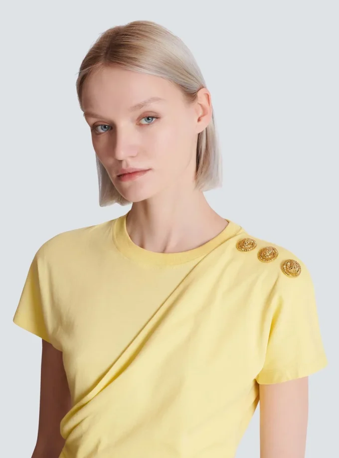 Drapierad T-shirt med knappar
