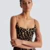 Flödande klänning i sammet med leopardmönster Flödande klänning i sammet med leopardmönster