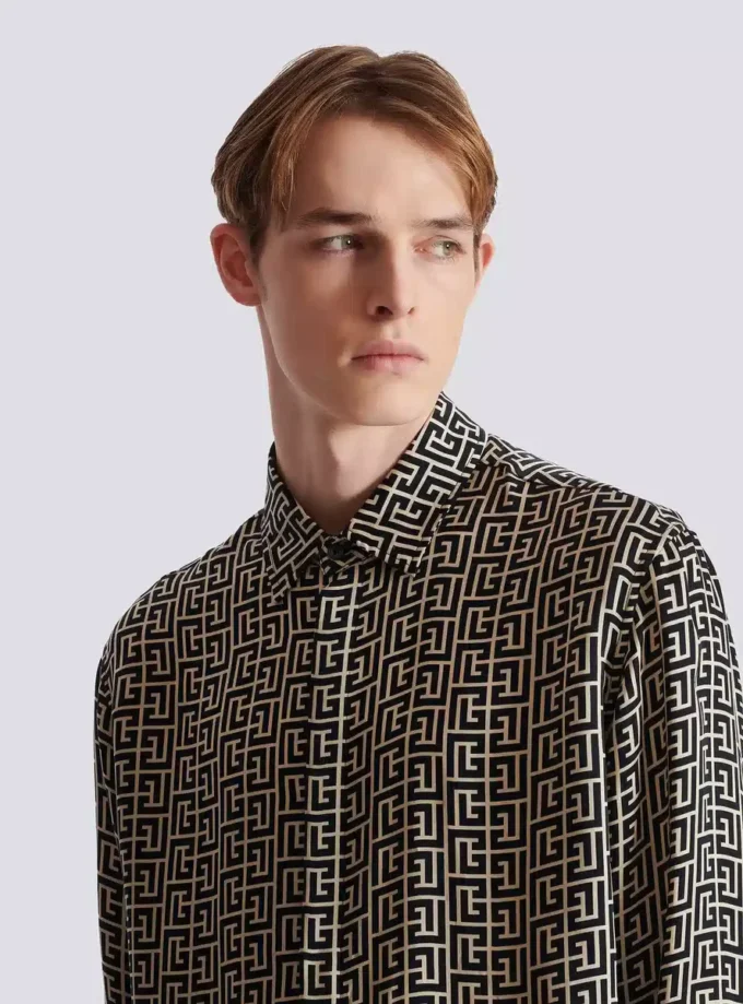 Flödande skjorta med monogram Flödande skjorta med monogram