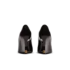 Glänsande kilklackade pumps i lammskinn