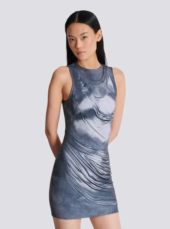 Halterneck-klänning med draperad trompe-l’œil-strass Halterneck-klänning med draperad trompe-l’œil-strass