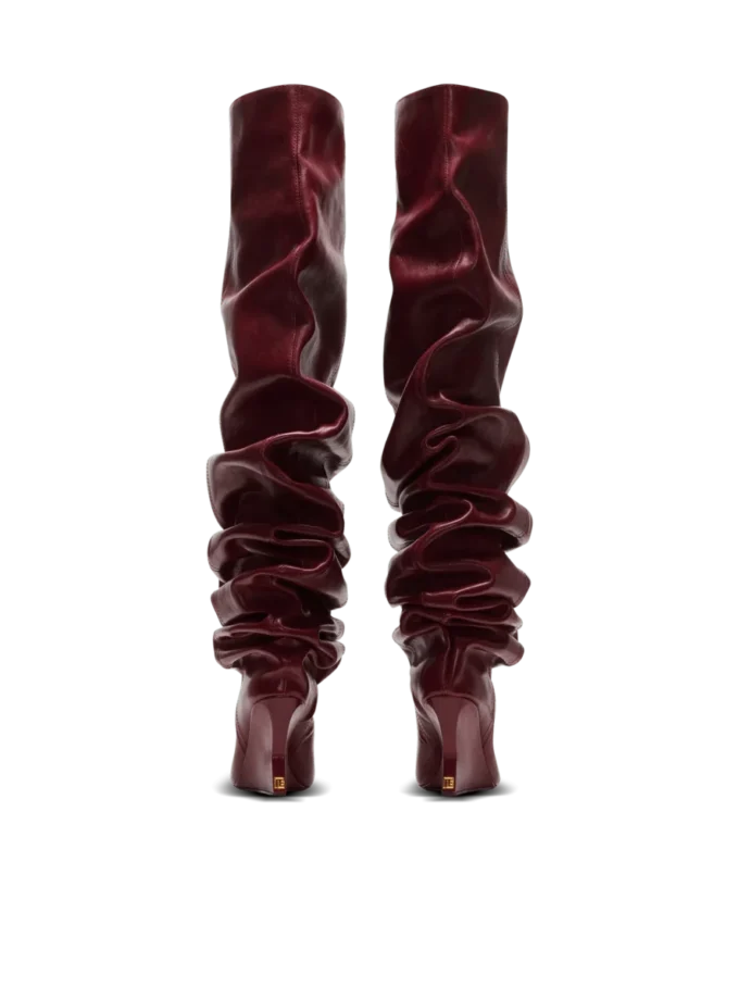 Kilar med höga stövlar