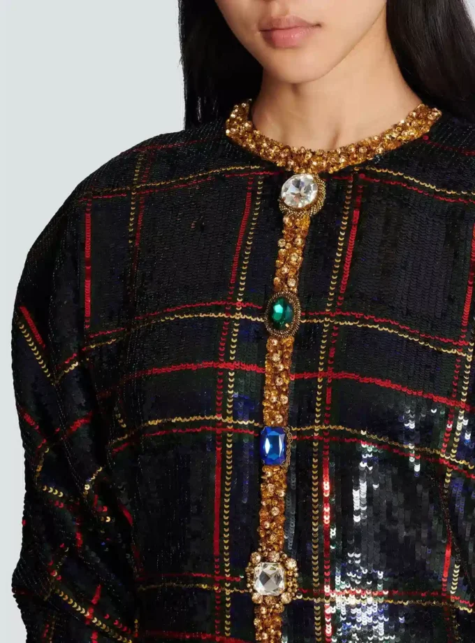Kort broderad rutig klänning Kort broderad rutig klänning