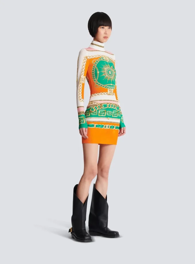 Kort, figurnära klänning med tryck och Balmain Foulard-mönster Kort, figurnära klänning med tryck och Balmain Foulard-mönster