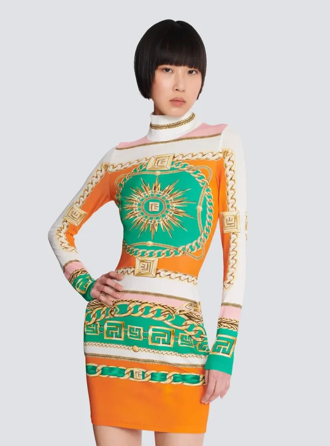 Kort, figurnära klänning med tryck och Balmain Foulard-mönster Kort, figurnära klänning med tryck och Balmain Foulard-mönster