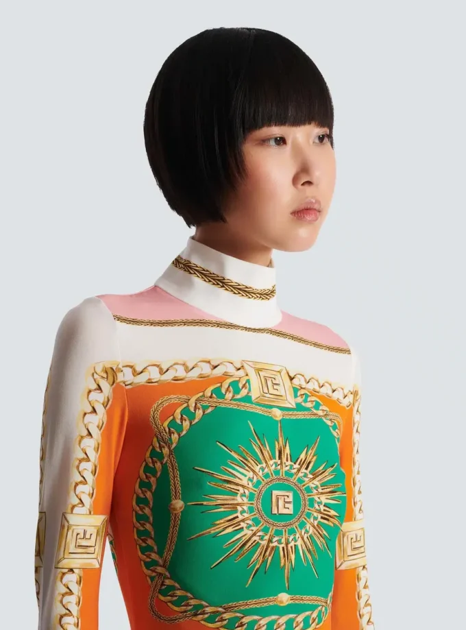Kort, figurnära klänning med tryck och Balmain Foulard-mönster Kort, figurnära klänning med tryck och Balmain Foulard-mönster