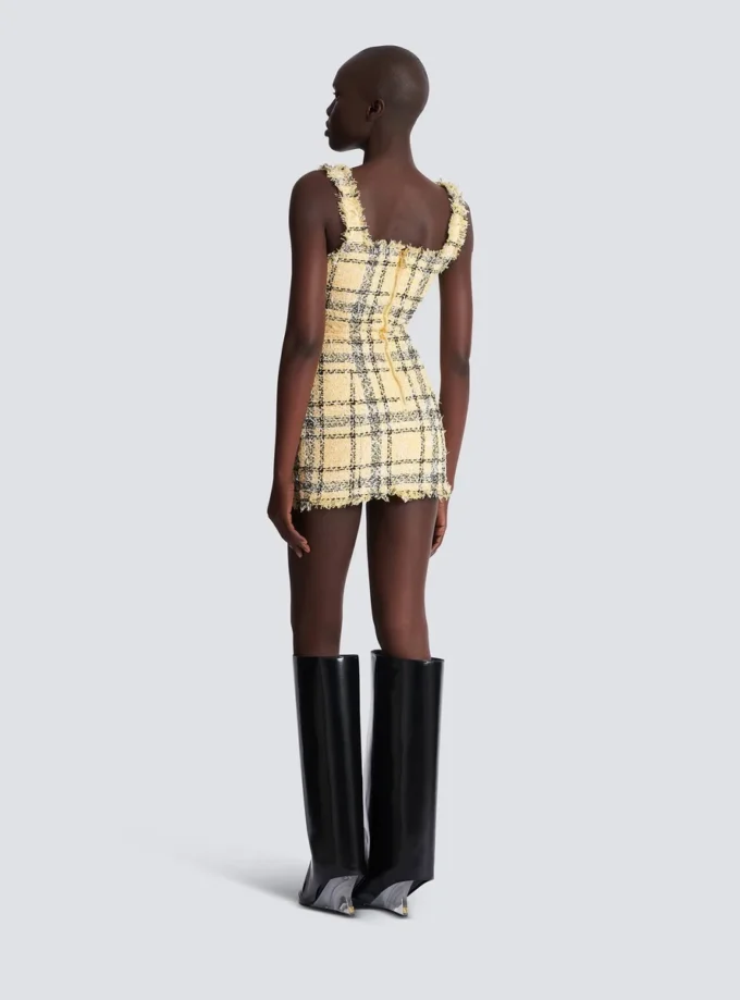 Kort klänning med spaghettiband i glittertweed Kort klänning med spaghettiband i glittertweed