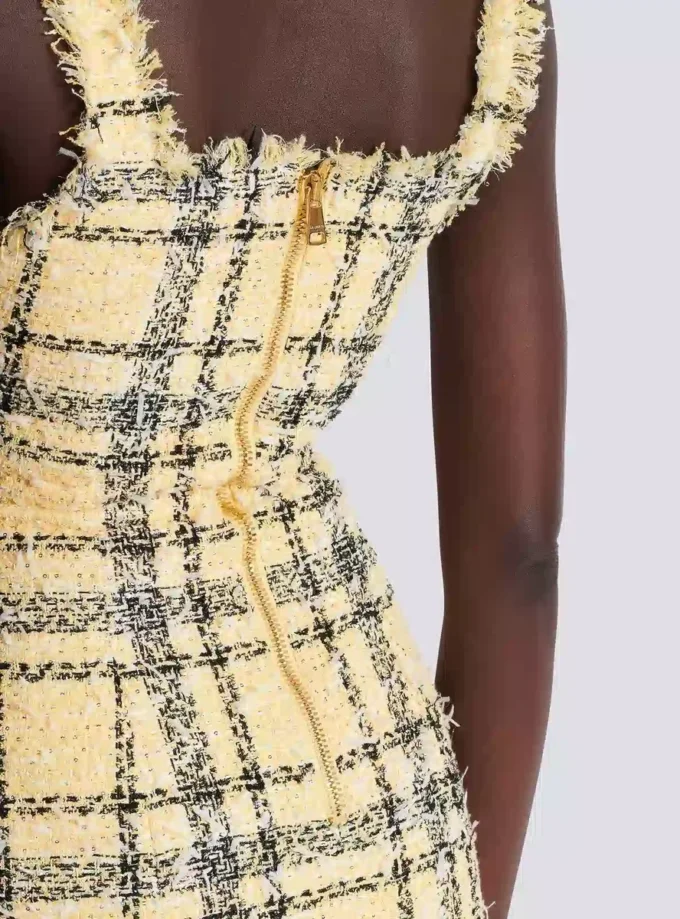 Kort klänning med spaghettiband i glittertweed Kort klänning med spaghettiband i glittertweed