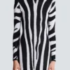 Kort stickad klänning med zebraintarsia Kort stickad klänning med zebraintarsia