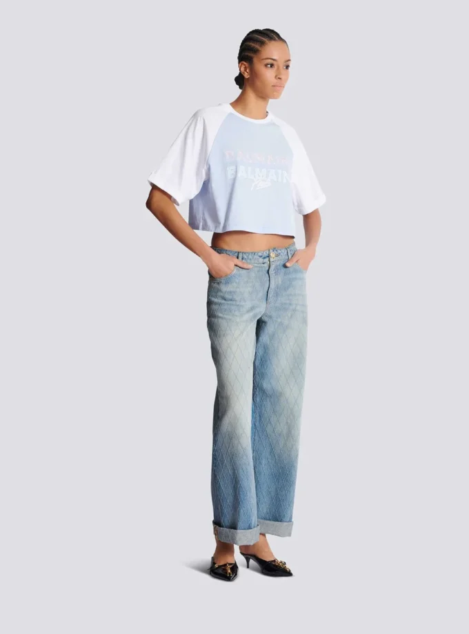 Kort T-shirt med Balmain Paris-tryck