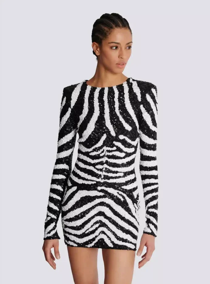 Kort tvåfärgad zebra-paljettklänning Kort tvåfärgad zebra-paljettklänning
