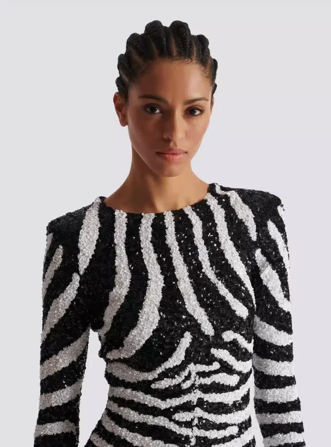 Kort tvåfärgad zebra-paljettklänning Kort tvåfärgad zebra-paljettklänning