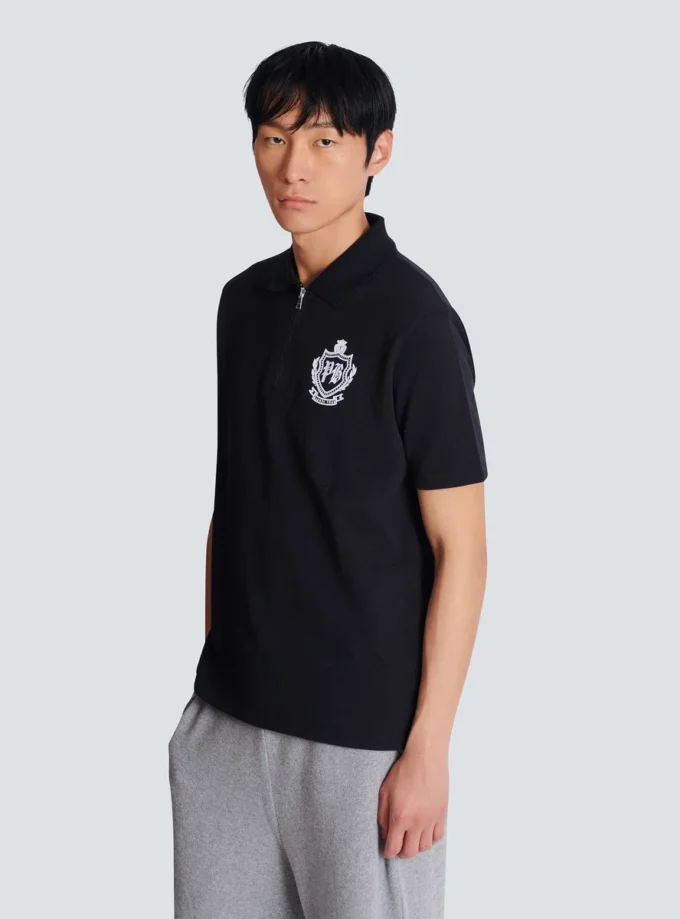 Kortärmad polo med collegeemblem Kortärmad polo med collegeemblem