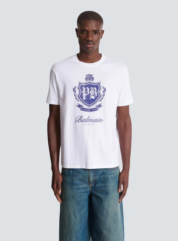 Kortärmad T-shirt med College Emblem-tryck Kortärmad T-shirt med College Emblem-tryck