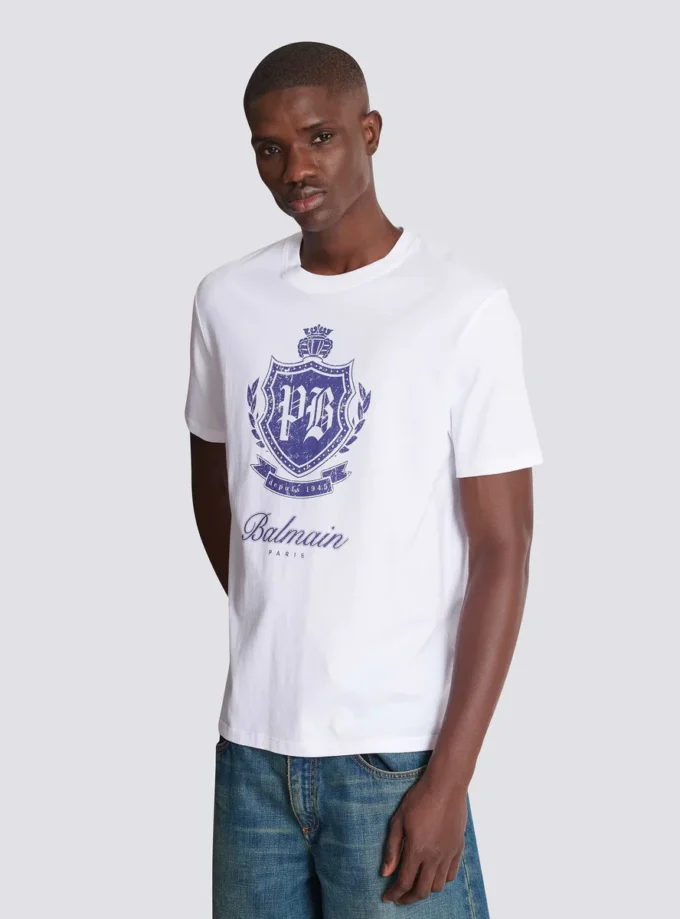 Kortärmad T-shirt med College Emblem-tryck Kortärmad T-shirt med College Emblem-tryck