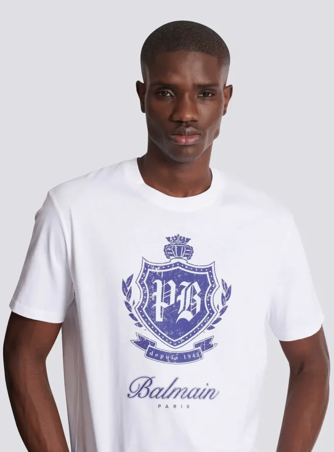 Kortärmad T-shirt med College Emblem-tryck Kortärmad T-shirt med College Emblem-tryck