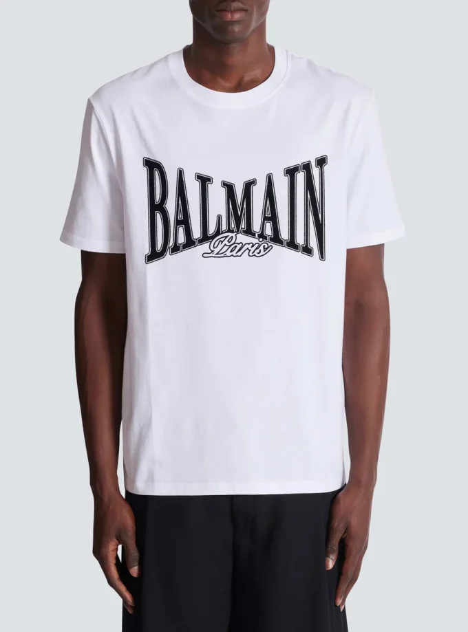 Kortärmad T-shirt med flockat Balmain College-tryck
