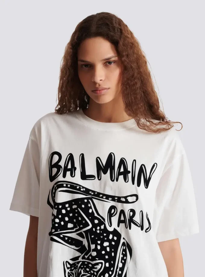 Kortärmad T-shirt med leopardmönster Kortärmad T-shirt med leopardmönster