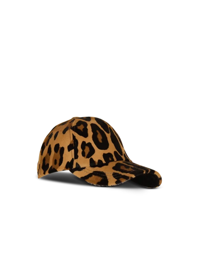 Läderkeps i ponnyhudstil med leopardmönster