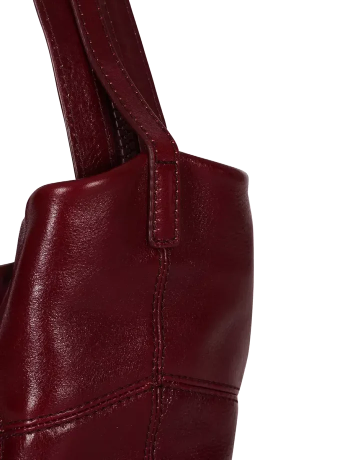 Liten Track Zips-väska i kalvskinn Liten Track Zips-väska i kalvskinn