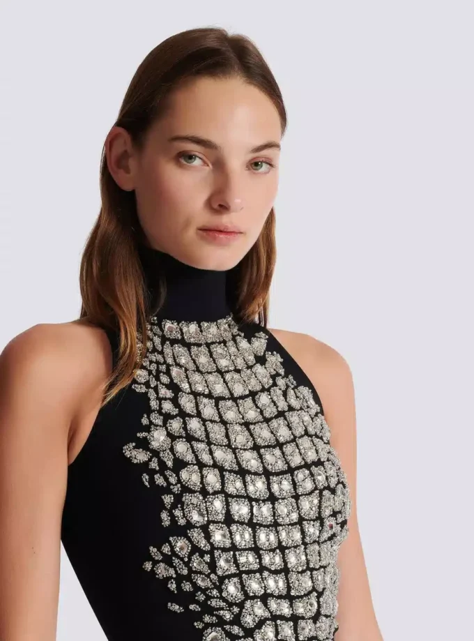 Lång broderad klänning med slits Lång broderad klänning med slits