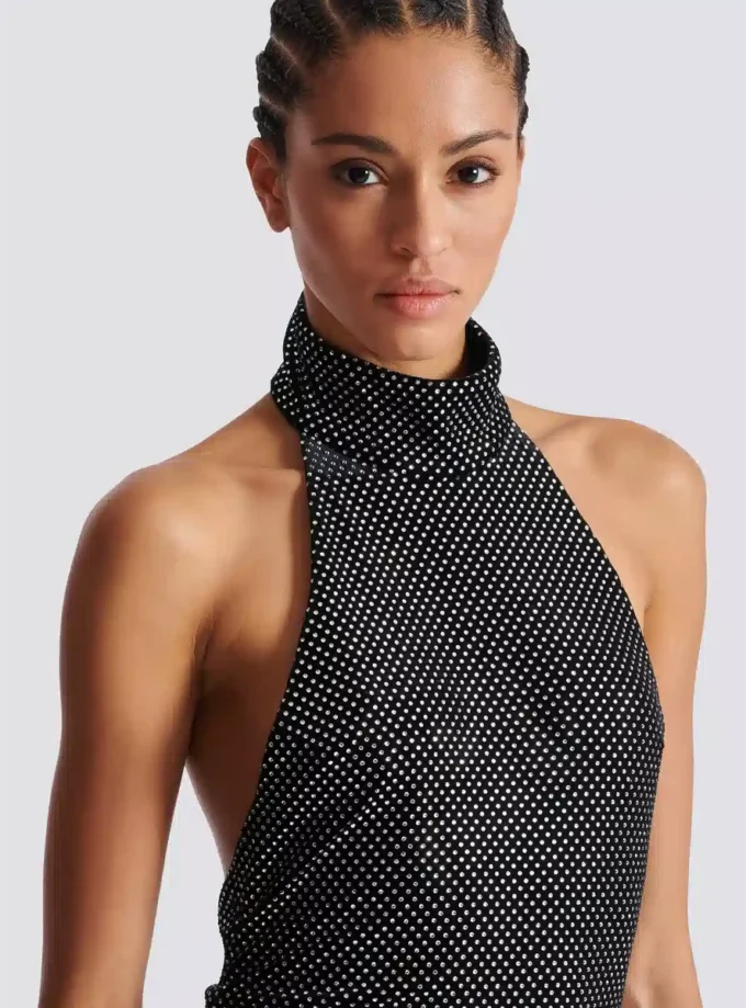 Lång sammetsklänning med halterneck och strass Lång sammetsklänning med halterneck och strass