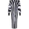 Lång stickad klänning med zebraintarsia Lång stickad klänning med zebraintarsia