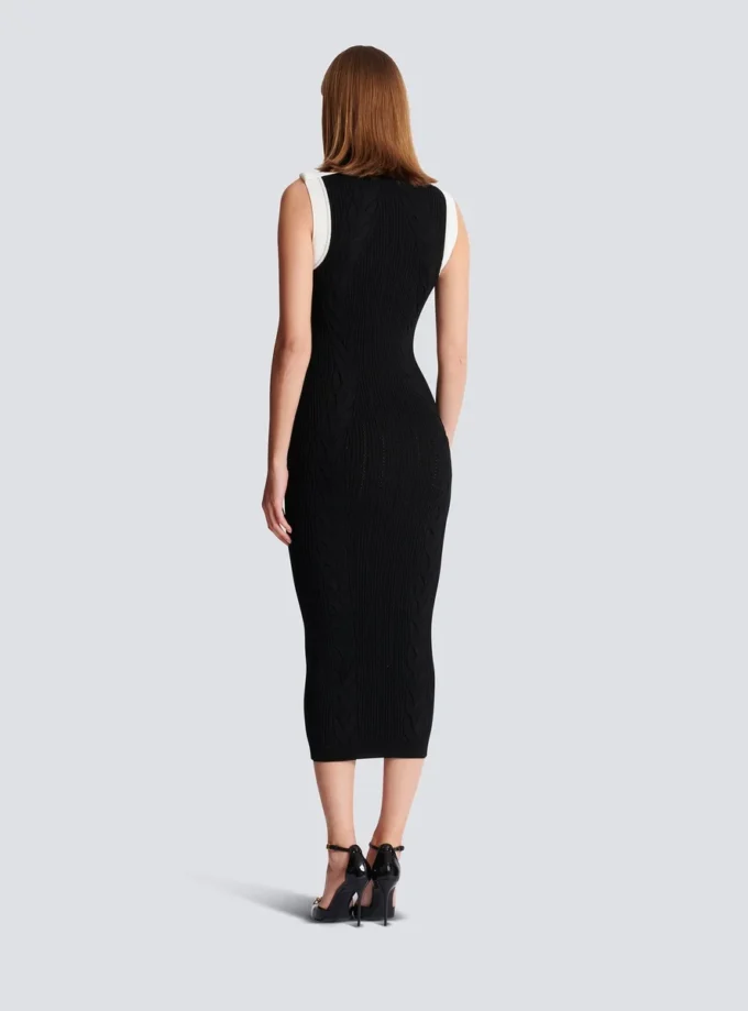 Lång tvåfärgad kabelstickad klänning Lång tvåfärgad kabelstickad klänning