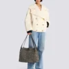 Medium Release Shopper-väska i monogramjacquard och kalvskinn Medium Release Shopper-väska i monogramjacquard och kalvskinn