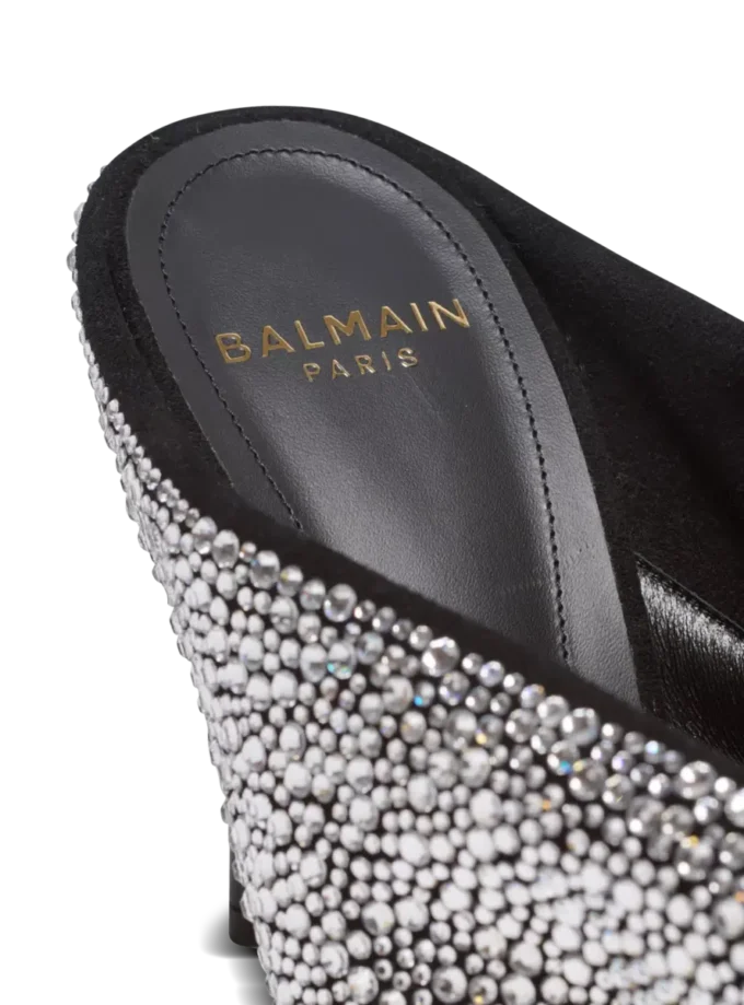 Mules i mocka och strass med piercing framtill