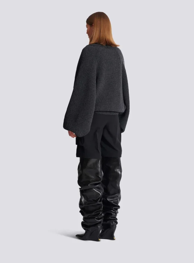 Oversized stickad tröja med omlottkrage