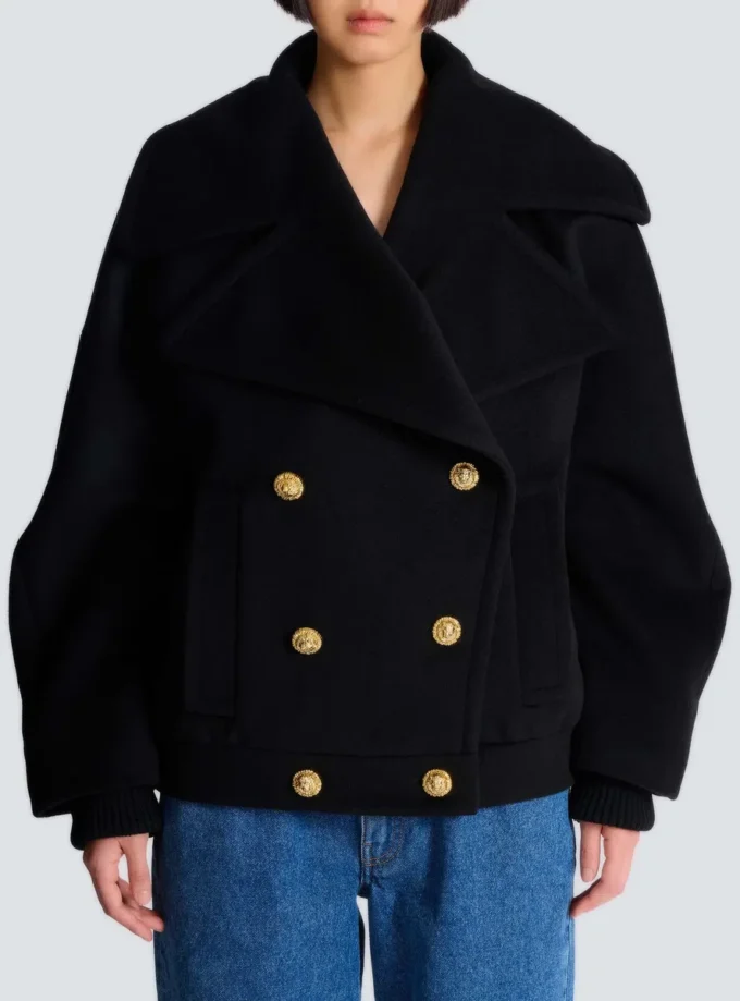 Pea coat i ull med 4 knappar Pea coat i ull med 4 knappar