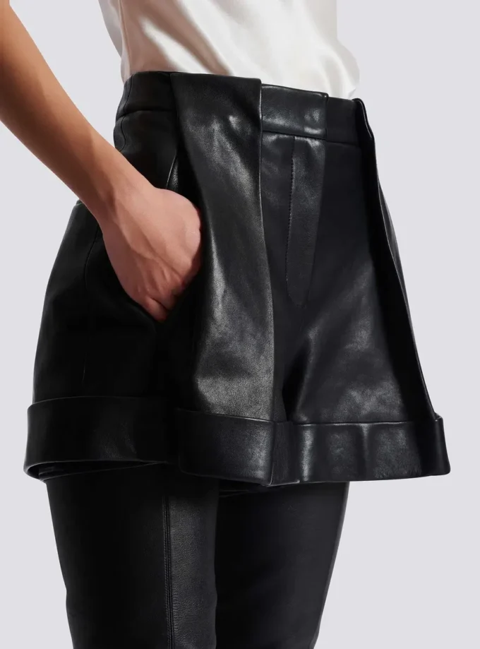 Plisserade shorts i lammskinn Plisserade shorts i lammskinn